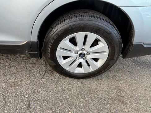 Used 2019 Subaru Outback 2.5i Premium image 9