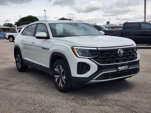 Used 2024 Volkswagen Atlas Cross Sport SE FWD image 3