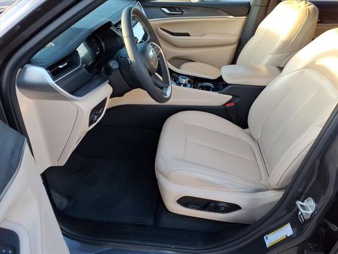 Used 2023 Jeep Grand Cherokee L Limited image 12