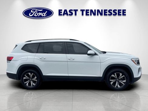 Used 2024 Volkswagen Atlas SE FWD image 2