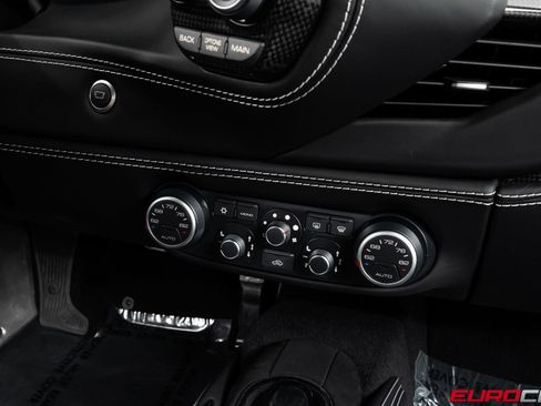 Used 2018 Ferrari 488 GTB RWD image 33