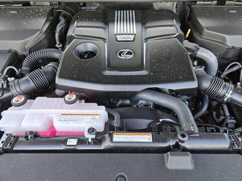 New 2026 Lexus LX 600 4WD w/ Luxury Package image 22