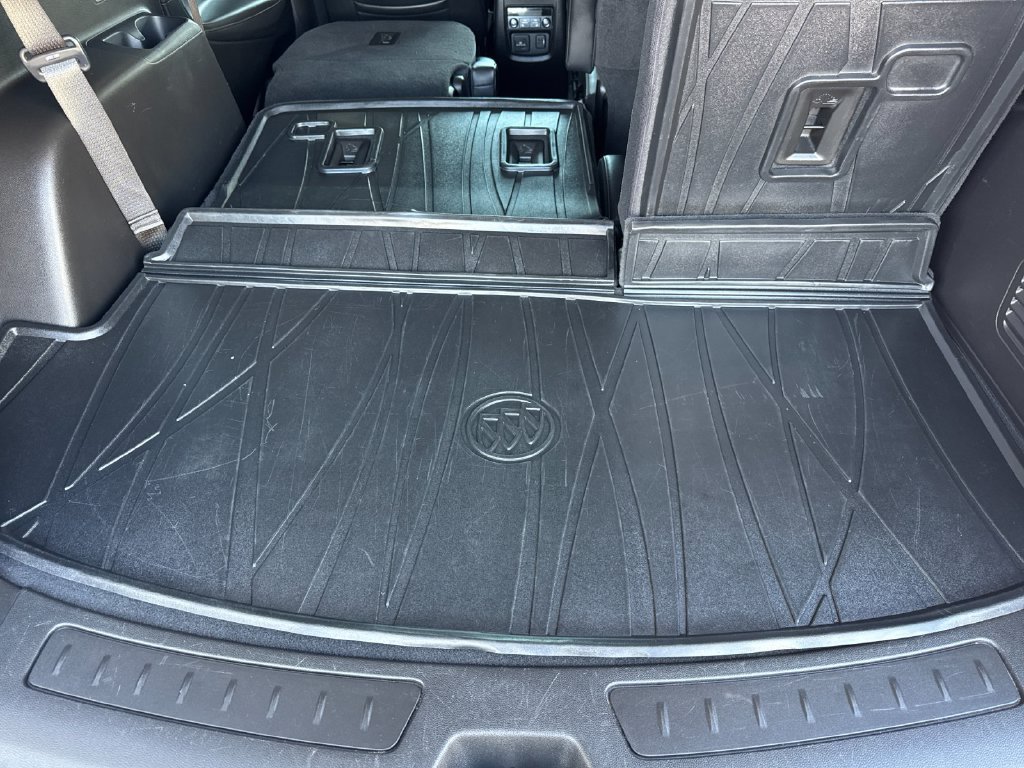 Used 2021 Buick Enclave Avenir w/ Avenir Technology Package FWD image 17