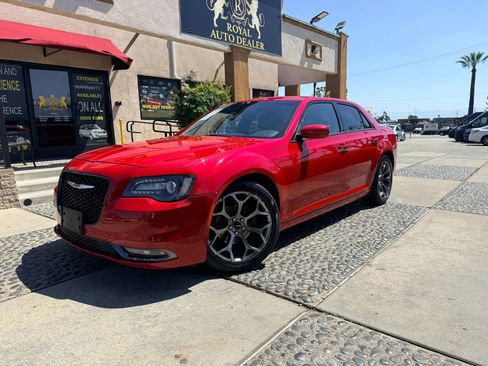 Used 2017 Chrysler 300 S RWD image 1