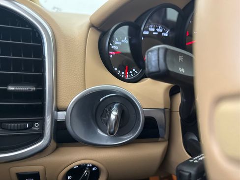 Used 2014 Porsche Cayenne AWD/4WD image 40