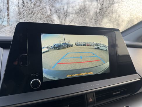 Used 2023 Toyota Prius LE image 25