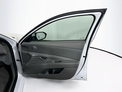 Used 2024 Hyundai Elantra SEL FWD image 32