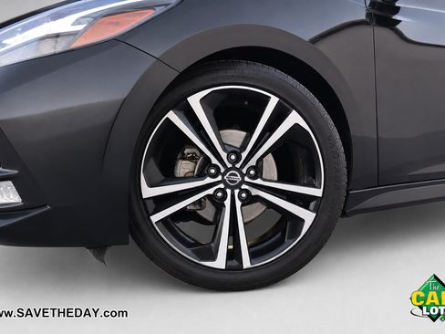 Used 2020 Nissan Sentra SR w/ Electronics Package FWD image 3