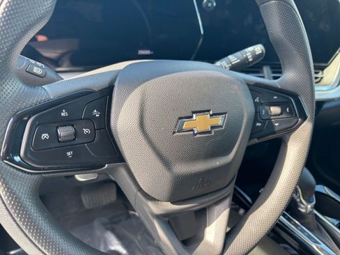 Used 2025 Chevrolet Trax LT image 27