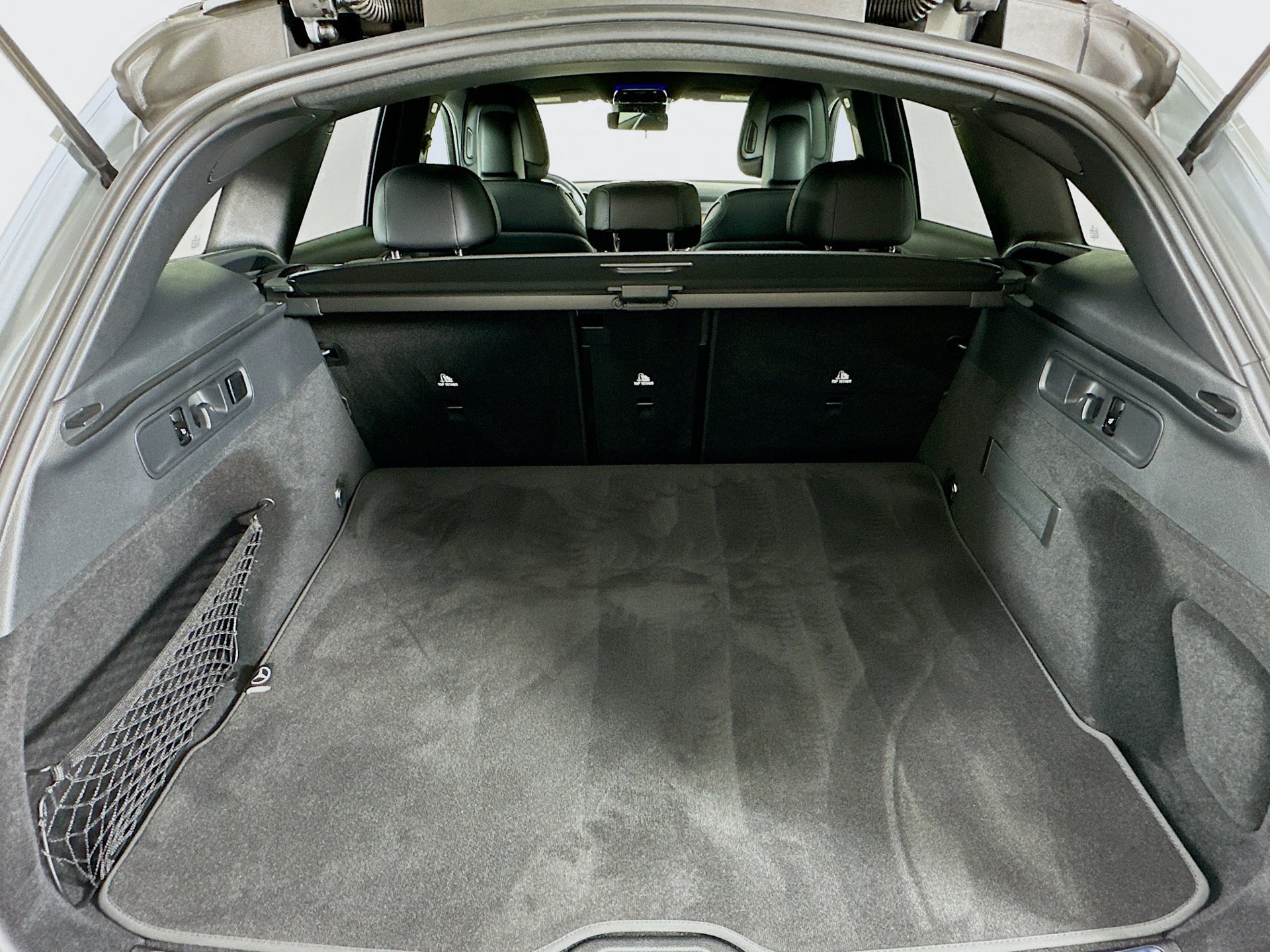 Used 2025 Mercedes-Benz GLC 300 4MATIC image 27