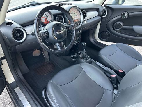 Used 2011 MINI Cooper Hardtop image 3