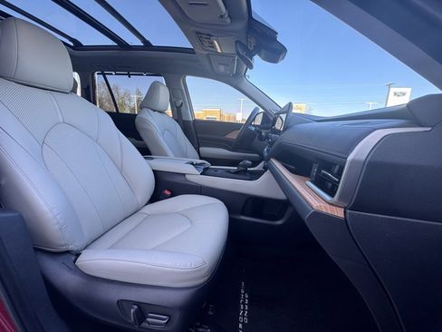 Used 2024 Toyota Grand Highlander Limited image 13