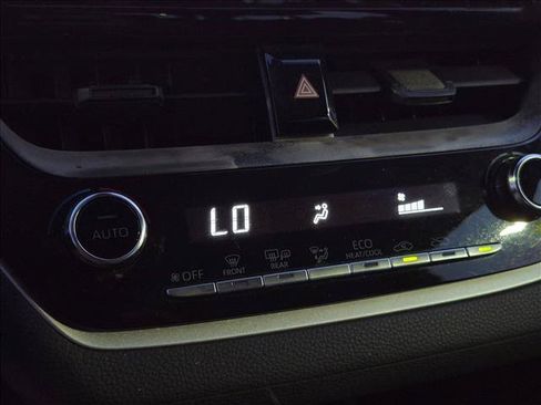 Used 2021 Toyota Corolla LE FWD image 18