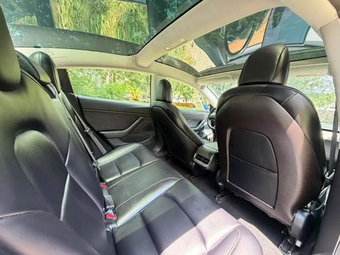 Used 2018 Tesla Model 3 Long Range RWD image 7