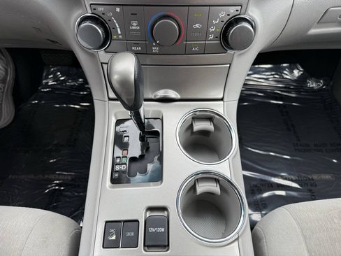 Used 2011 Toyota Highlander 4WD w/ Tech Pkg image 22