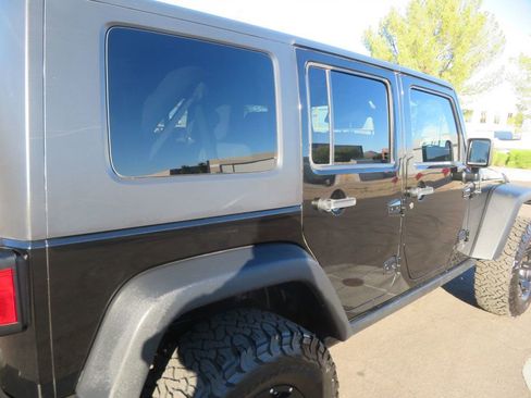 Used 2009 Jeep Wrangler Unlimited Rubicon w/ Dual Top Group image 10