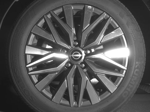 Used 2025 Nissan Altima 2.5 SV FWD image 12