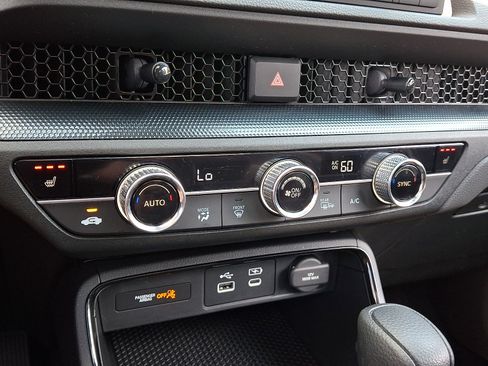 Certified 2024 Honda CR-V EX image 15