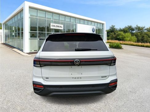 New 2026 Volkswagen Taos SE AWD/4WD image 9