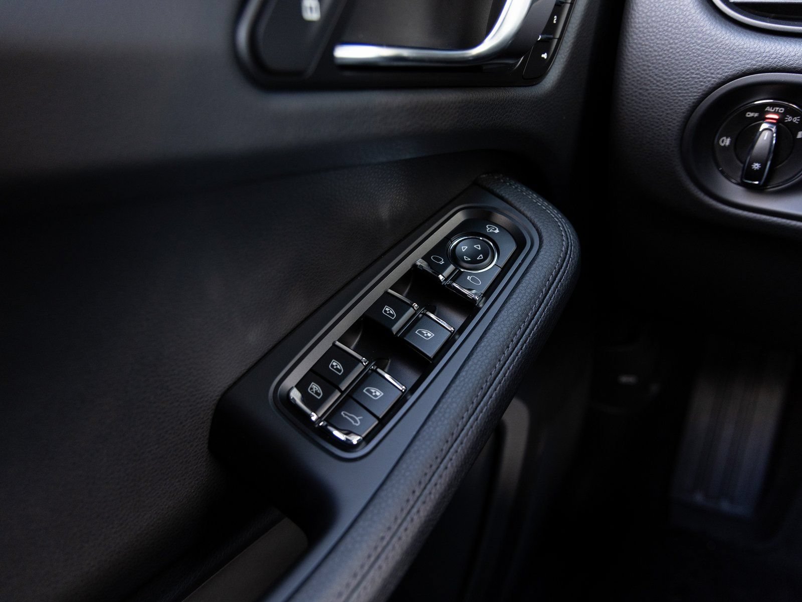 Certified 2026 Porsche Macan AWD/4WD image 21