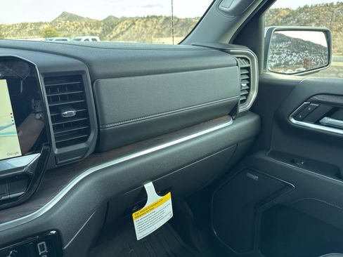 New 2026 GMC Sierra 1500 SLT w/ SLT Convenience Package image 31