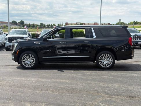 Used 2025 GMC Yukon XL Denali AWD/4WD image 12