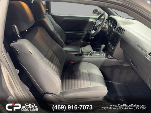Used 2014 Dodge Challenger SXT RWD image 22