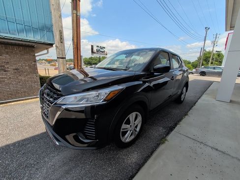 Used 2025 Nissan Kicks Play S FWD image 1