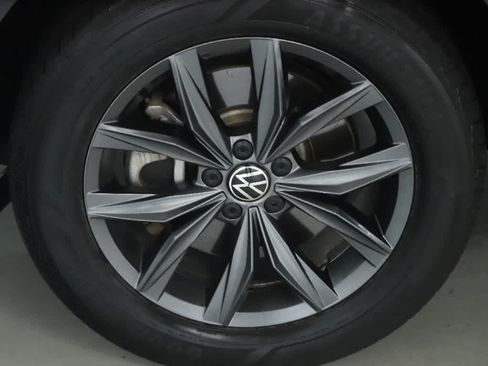 Used 2023 Volkswagen Tiguan SE AWD/4WD image 37