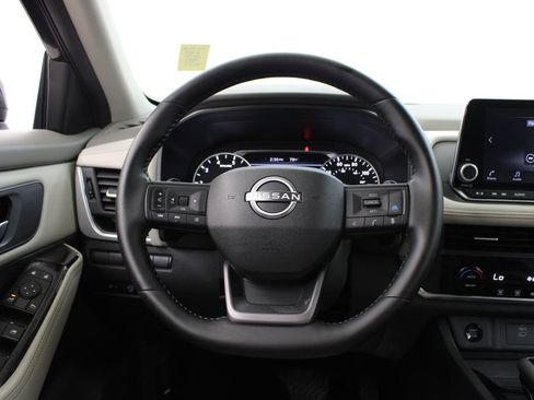 Used 2025 Nissan Rogue SV FWD image 22