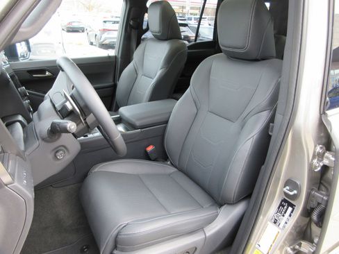 Used 2026 Lexus GX 550 w/ Cold Area Package image 21