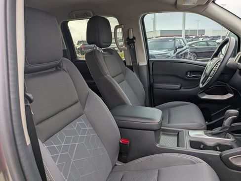 Used 2025 Nissan Frontier SV RWD image 16