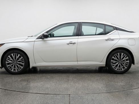 Used 2025 Nissan Altima 2.5 SV FWD image 5