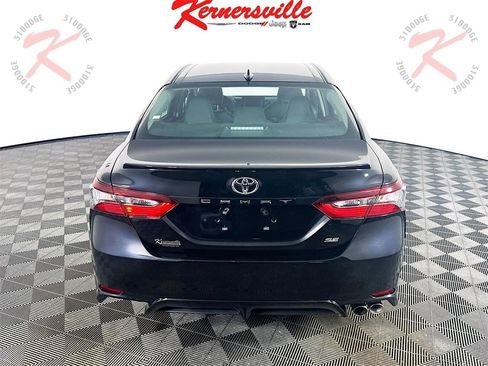 Used 2024 Toyota Camry SE image 6