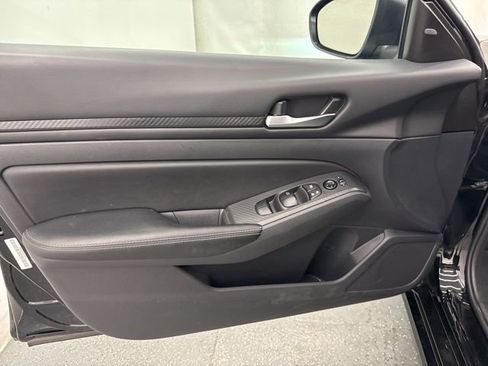 Used 2025 Nissan Altima 2.5 SV FWD image 18