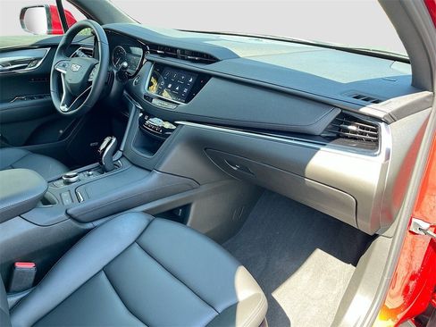 New 2025 Cadillac XT6 Luxury image 31