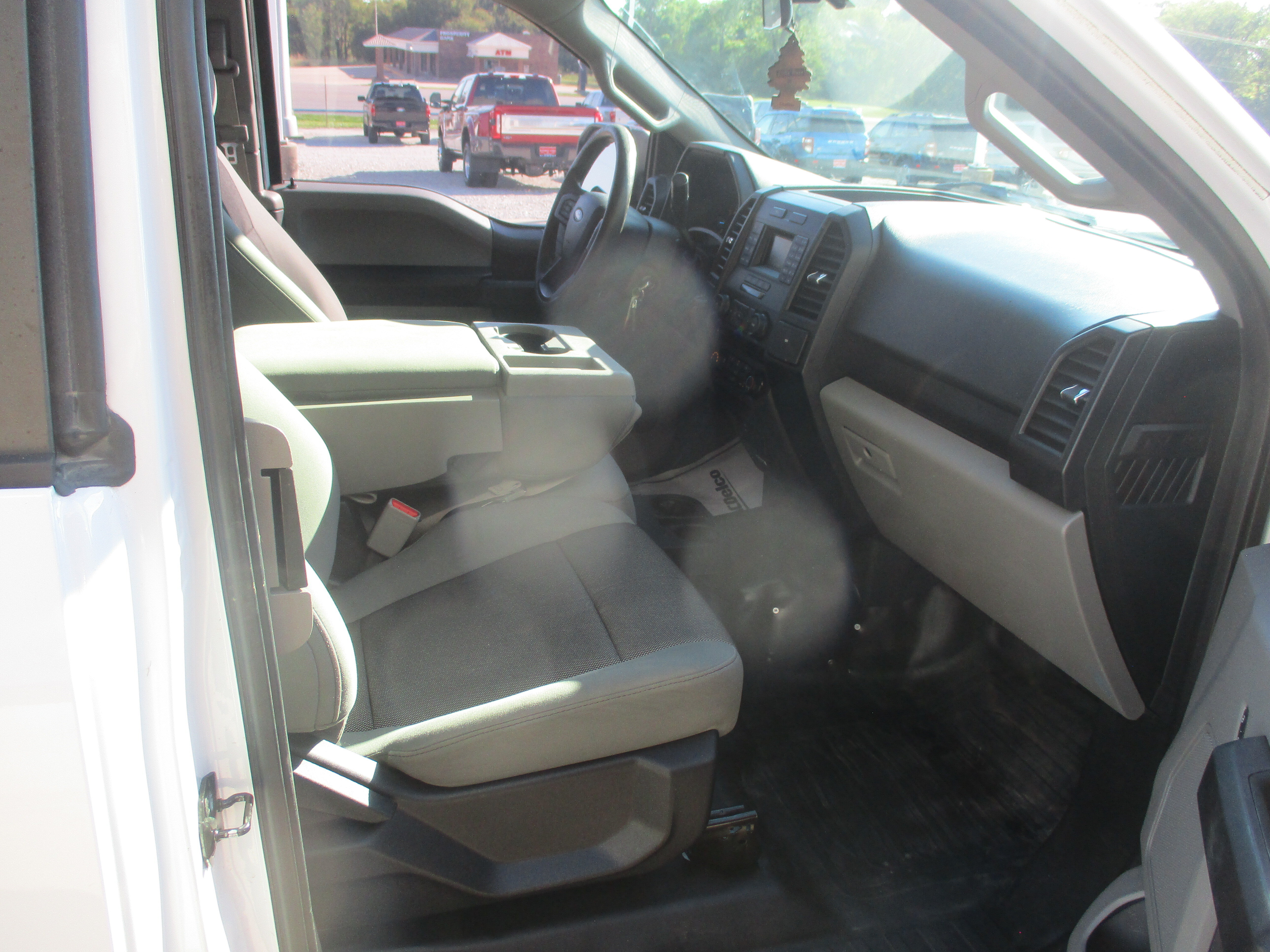 Used 2017 Ford F150 XL w/ Equipment Group 101A Mid RWD image 9