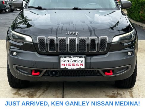 Used 2019 Jeep Cherokee Trailhawk AWD/4WD image 8