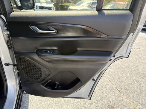 Used 2023 Jeep Grand Cherokee Altitude image 14