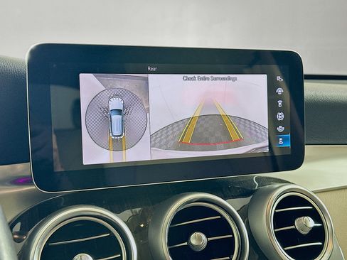 Used 2021 Mercedes-Benz GLC 300 w/ Premium Package image 22