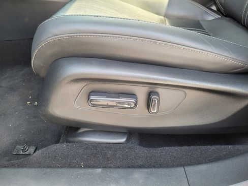 Used 2023 Honda HR-V EX-L image 12