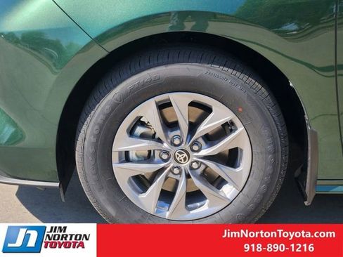 New 2026 Toyota Sienna XLE FWD image 9