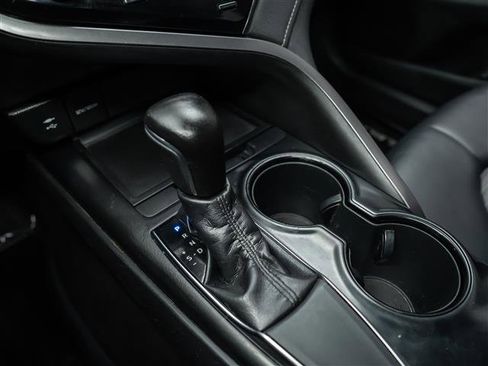 Used 2019 Toyota Camry SE w/ Convenience Package image 24