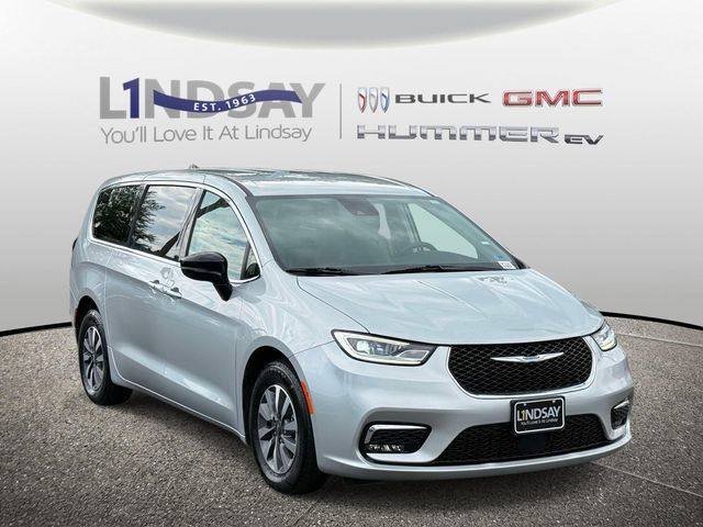 Used 2024 Chrysler Pacifica Limited FWD image 1