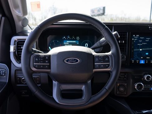 Used 2026 Ford F250 Lariat w/ Lariat Premium Package AWD/4WD image 28