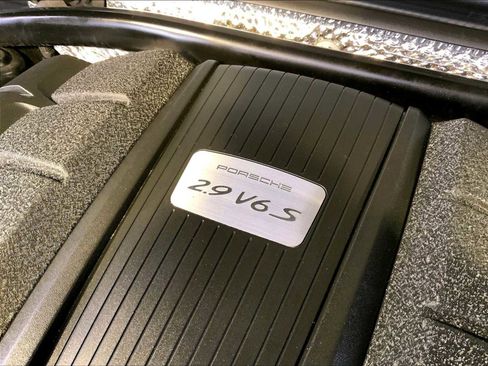 Certified 2023 Porsche Macan S AWD/4WD image 33
