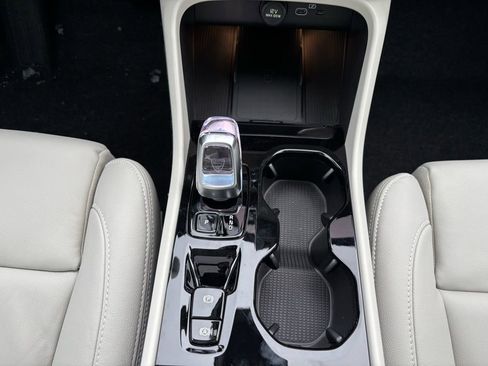 New 2026 Volvo XC40 B5 Ultra w/ Climate Package AWD/4WD image 13