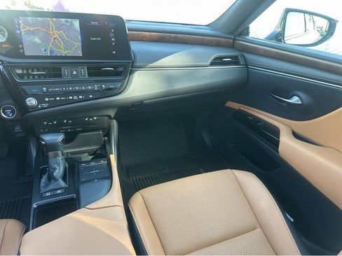 Used 2022 Lexus ES 300h w/ Premium Package image 13