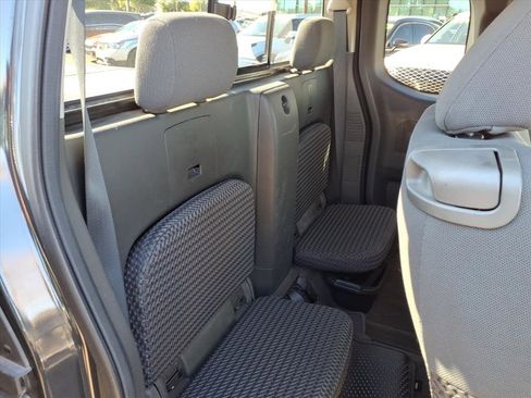 Used 2011 Nissan Frontier SV image 14