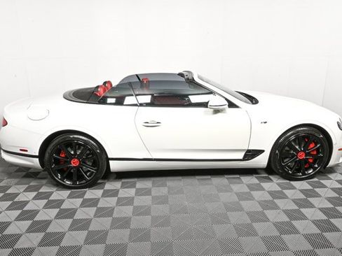 Used 2021 Bentley Continental GT image 2